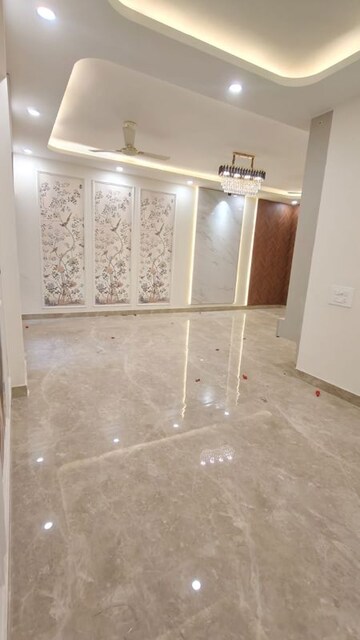 Room in 3 BHK Builder Floor at Ansal Sushant Apartments, Sushant Lok I – for Rent