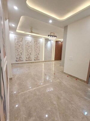 Room in 3 BHK Builder Floor at Ansal Sushant Apartments, Sushant Lok I – for Rent
