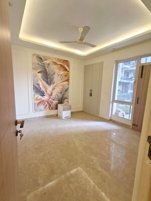 Room in 3 BHK Builder Floor at Ansal Sushant Apartments, Sushant Lok I – for Rent