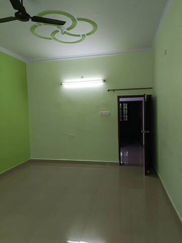 Room in 2 BHK Independent House at Mahanagar – for Rent