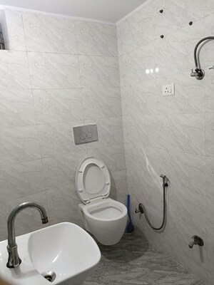 Bathroom in 2 BHK Independent House at Mahanagar – for Rent