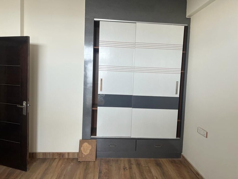 Room, mp-metro-towers 3 Bedroom 1650 Sq.Ft. Apartment In Dhakoli Zirakpur 9972690