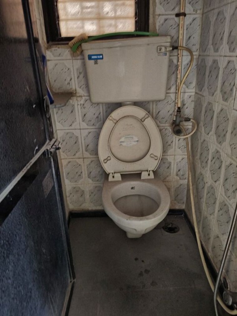 Bathroom, geetanjali-chs-andheri-west 2 Bedroom 621 Sq.Ft. Apartment In Andheri West Mumbai 9972715