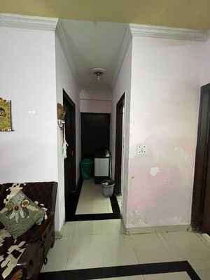 Building Lobby in 1 BHK Builder Floor at Ardee City, Sector 52 – for Rent