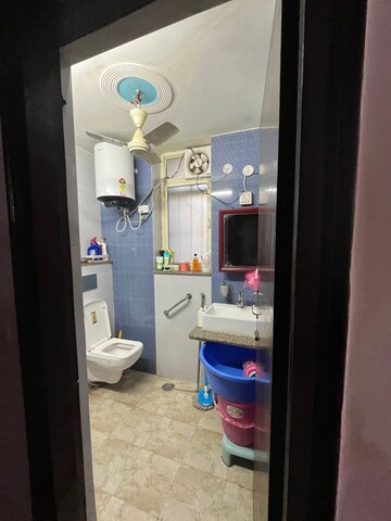 Bathroom in 1 BHK Builder Floor at Ardee City, Sector 52 – for Rent