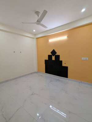 Room in 2 BHK Builder Floor at Saket – for Rent