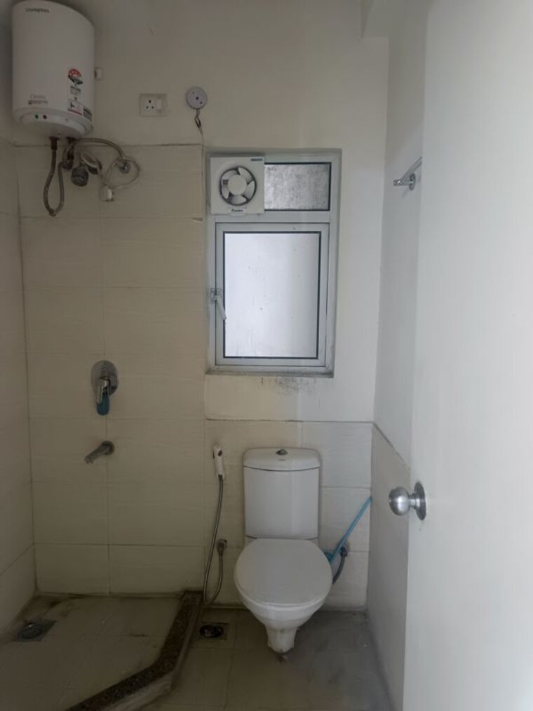 Bathroom, moti nagar 3 Bedroom 1568 Sq.Ft. Apartment In Moti Nagar Delhi 9972808
