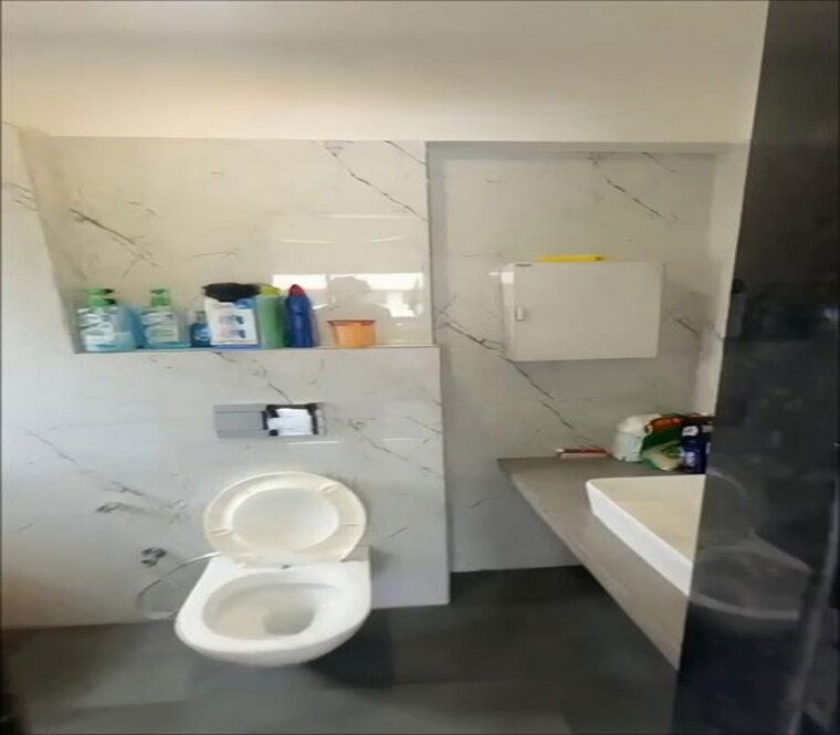 Bathroom, matunga east 2 Bedroom 850 Sq.Ft. Apartment In Matunga East Mumbai 9972827