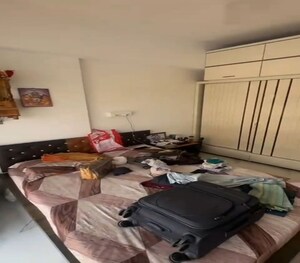 Bedroom in 2 BHK Apartment at Matunga East – for Rent