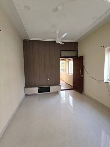 Room in 3 BHK Apartment at Banjara Hills – for Rent