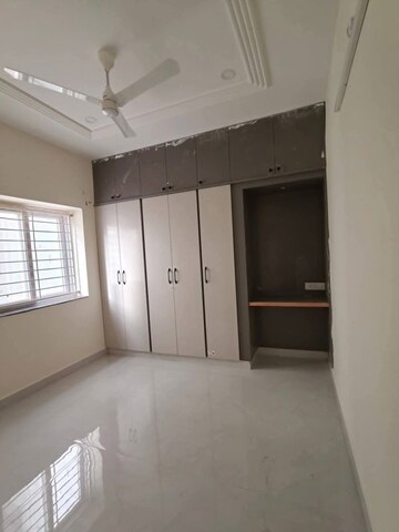 Room in 3 BHK Apartment at Banjara Hills – for Rent