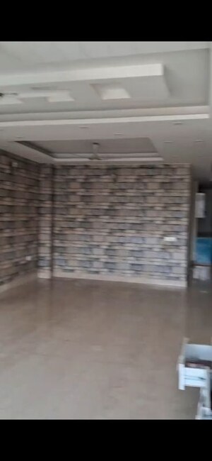 Room in 3 BHK Builder Floor at Builder Floor, Sector 28 – for Rent