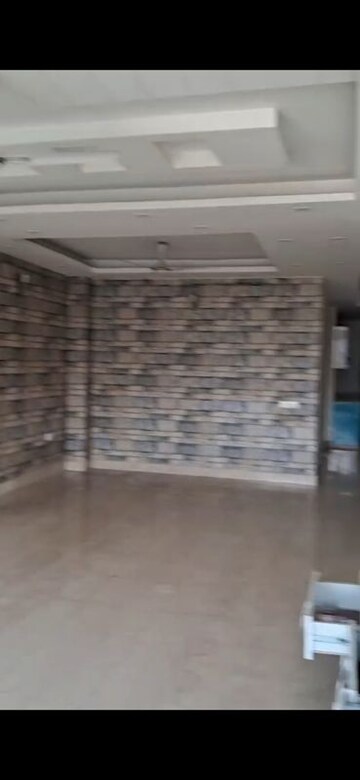 Room in 3 BHK Builder Floor at Builder Floor, Sector 28 – for Rent