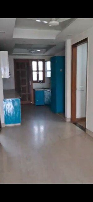 Room in 3 BHK Builder Floor at Builder Floor, Sector 28 – for Rent