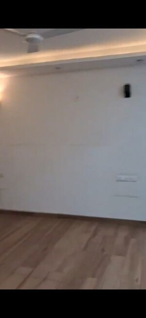 Room in 3 BHK Builder Floor at Builder Floor, Sector 28 – for Rent