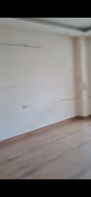 Room in 3 BHK Builder Floor at Builder Floor, Sector 28 – for Rent