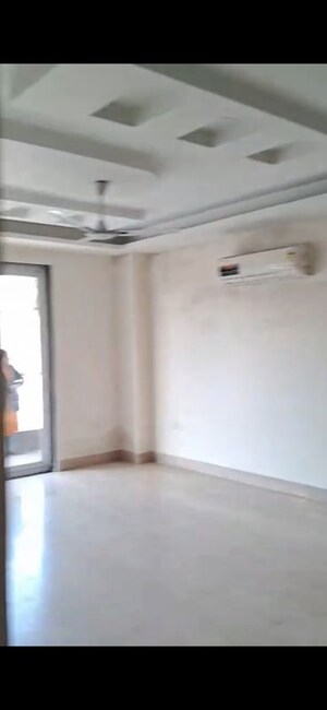 Room in 3 BHK Builder Floor at Builder Floor, Sector 28 – for Rent