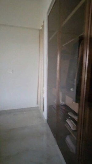 Room in 2 BHK Apartment at Lodha Luxuria, Majiwada – for Rent