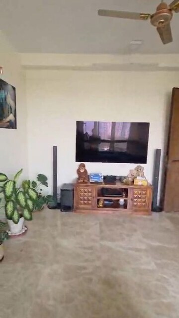 Room in 2 BHK Apartment at Lodha Luxuria, Majiwada – for Rent