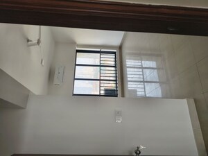 Room in 3 BHK Apartment at Sterling Seaface, Worli – for Rent