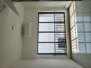 Room in 3 BHK Apartment at Sterling Seaface, Worli – for Rent