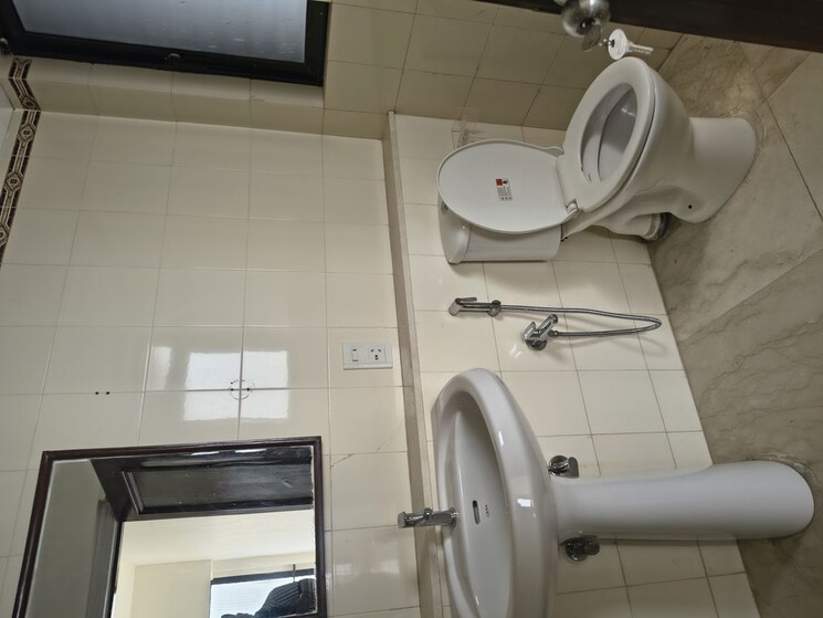 Bathroom, sterling-seaface 3 Bedroom 2150 Sq.Ft. Apartment In Worli Mumbai 9972947