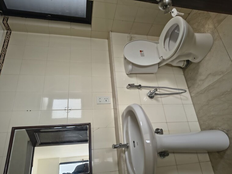 Bathroom, sterling-seaface 3 Bedroom 2150 Sq.Ft. Apartment In Worli Mumbai 9972947