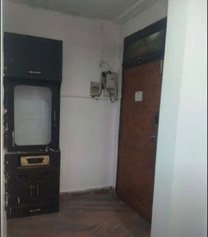 Room in 2 BHK Apartment at Hazratganj – for Rent