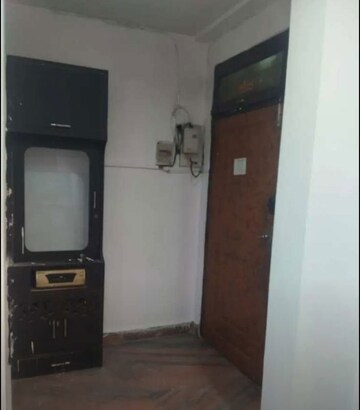 Room in 2 BHK Apartment at Hazratganj – for Rent