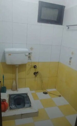 Bathroom in 2 BHK Apartment at Hazratganj – for Rent