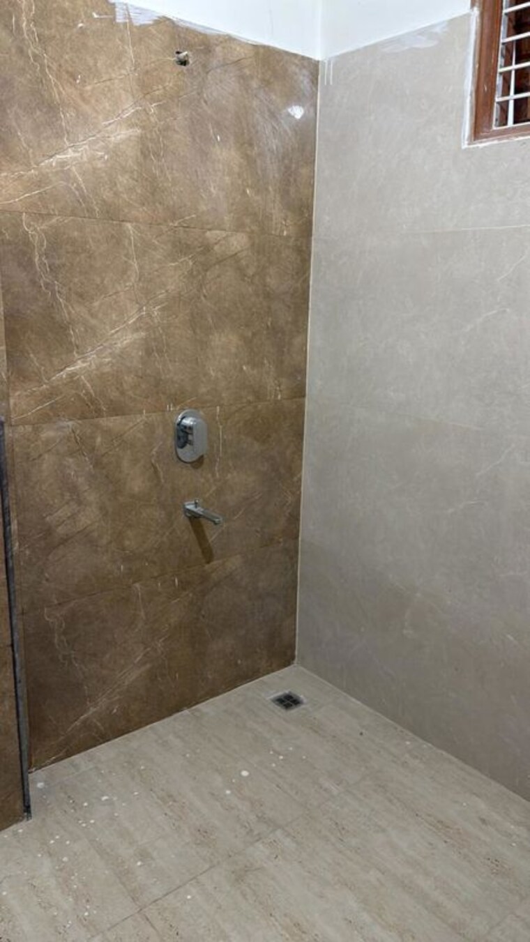 Bathroom, dayal-friends-colony 3 Bedroom 1400 Sq.Ft. Independent House In Amar Shaheed Path Lucknow 9972998