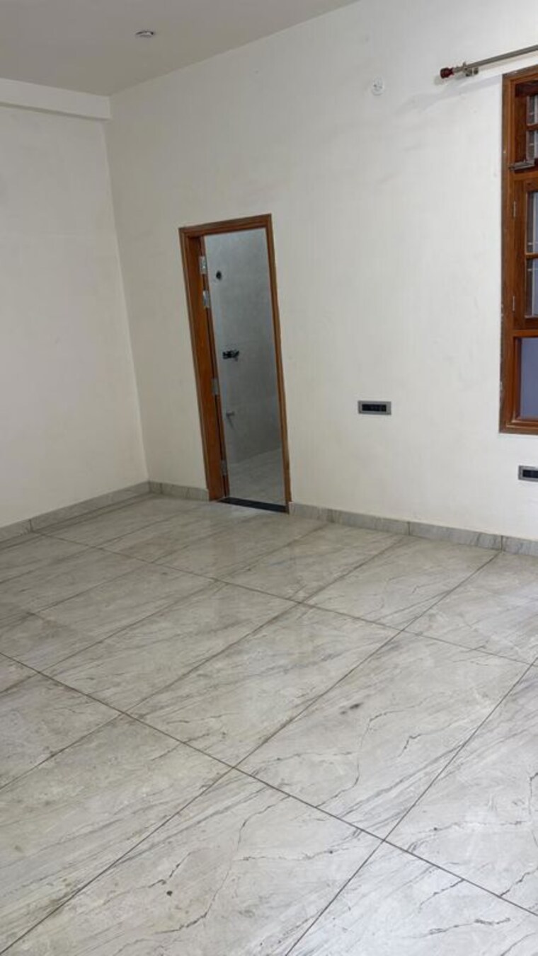 Room, dayal-friends-colony 3 Bedroom 1400 Sq.Ft. Independent House In Amar Shaheed Path Lucknow 9972998