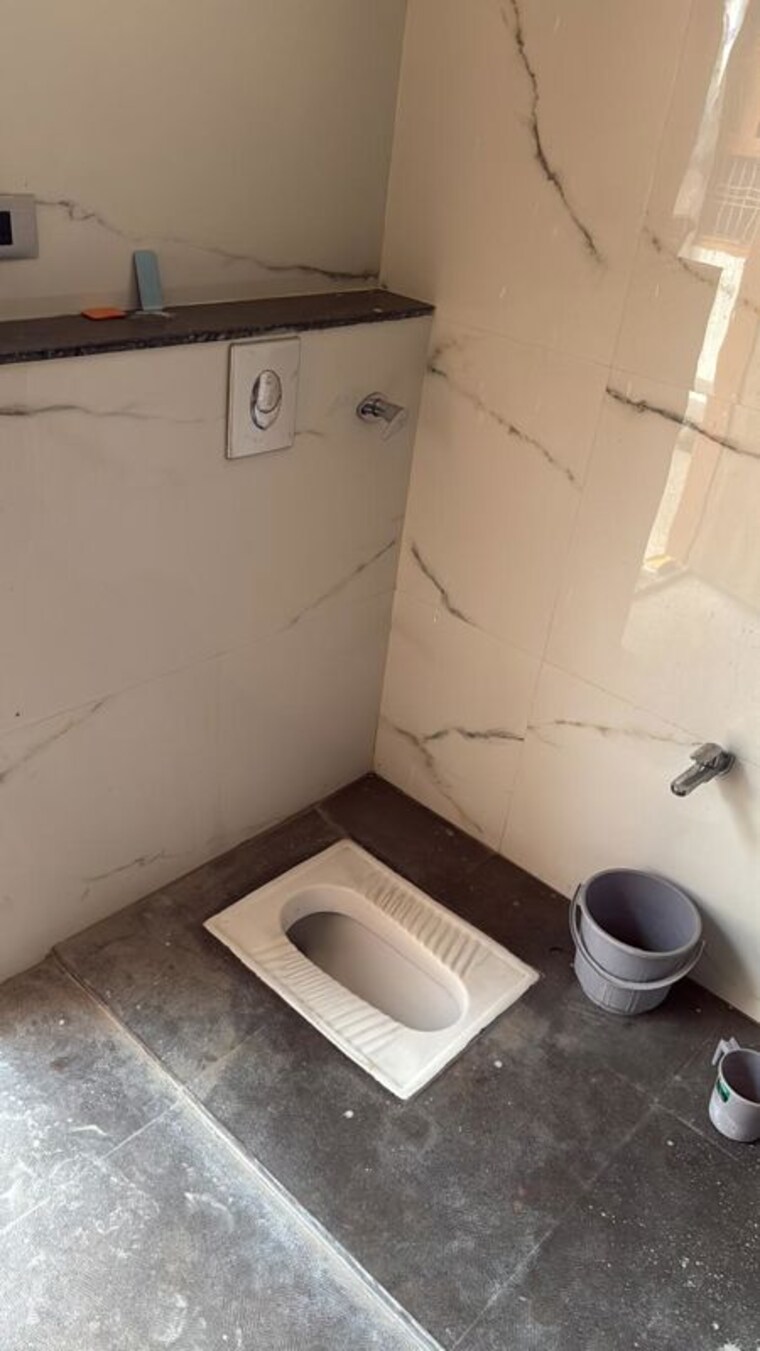 Bathroom, dayal-friends-colony 3 Bedroom 1400 Sq.Ft. Independent House In Amar Shaheed Path Lucknow 9972998