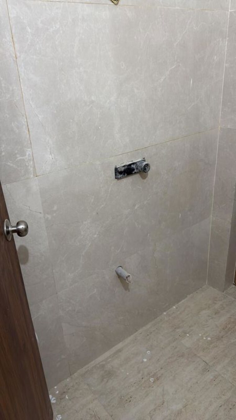 Bathroom, dayal-friends-colony 3 Bedroom 1400 Sq.Ft. Independent House In Amar Shaheed Path Lucknow 9972998