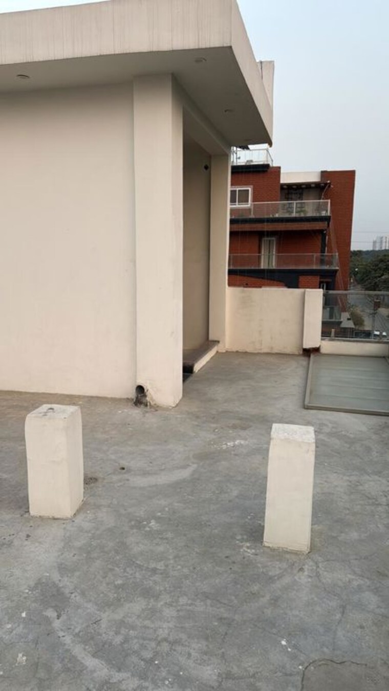 Room, dayal-friends-colony 3 Bedroom 1400 Sq.Ft. Independent House In Amar Shaheed Path Lucknow 9972998