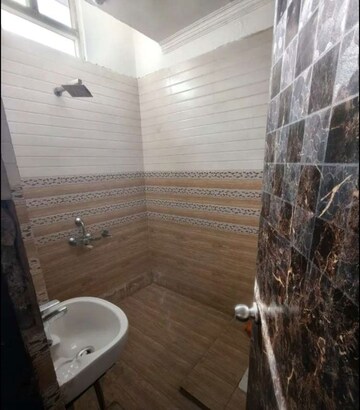 Bathroom in 3 BHK Apartment at Gomti Nagar – for Rent