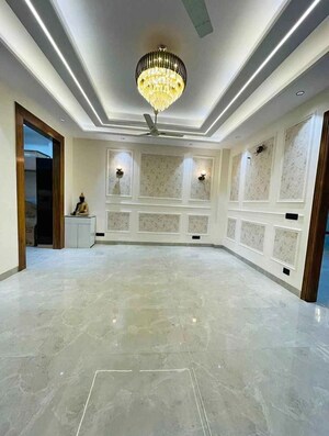 Room in 3.5 BHK Apartment at ASF Towers, Udyog Vihar Phase 4 – for Rent