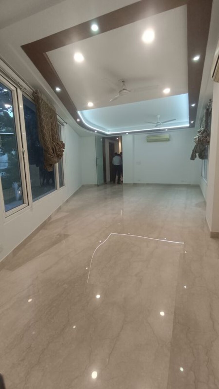 Room, greater kailash i 3 Bedroom 261 Sq.Yd. Builder Floor In Greater Kailash I Delhi 9973028