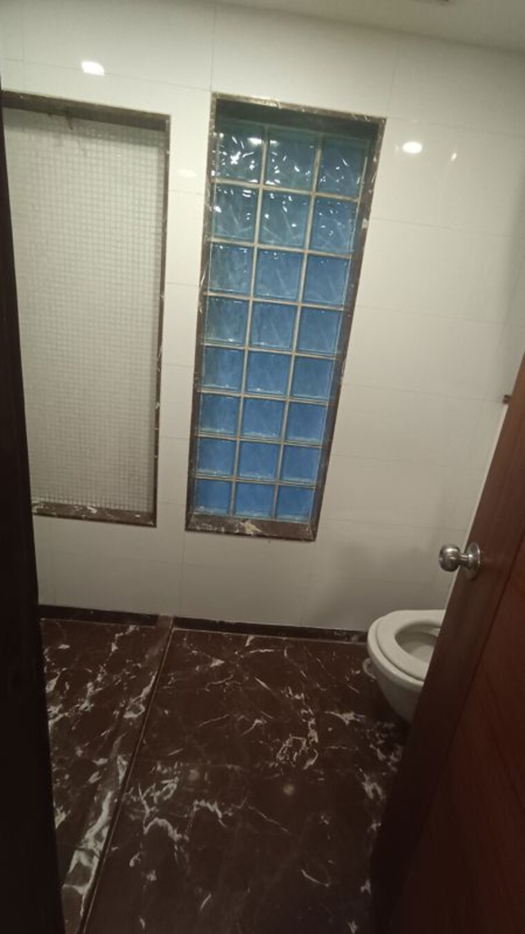 Bathroom, greater kailash i 3 Bedroom 261 Sq.Yd. Builder Floor In Greater Kailash I Delhi 9973028