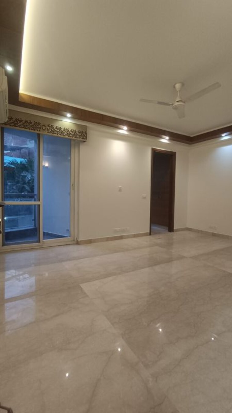 Room, greater kailash i 3 Bedroom 261 Sq.Yd. Builder Floor In Greater Kailash I Delhi 9973028