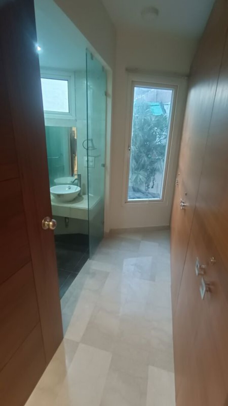 Bathroom, greater kailash i 3 Bedroom 261 Sq.Yd. Builder Floor In Greater Kailash I Delhi 9973028