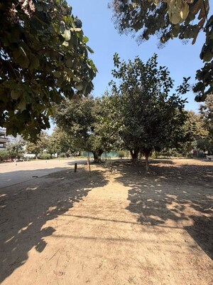 Master Bedroom in 6+ BHK Independent House at Unitech South City, South City – for Sale