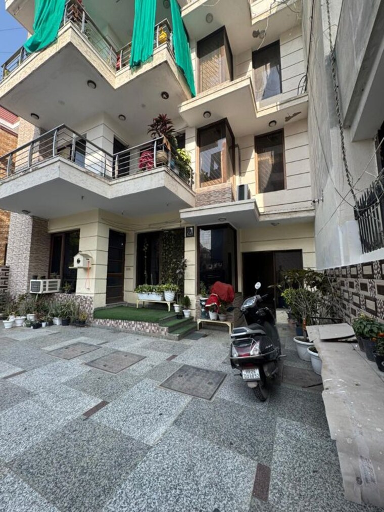  Parking, vastu-apartments 4 Bedroom 3000 Sq.Ft. Villa In Sector 55 Gurgaon 9973034