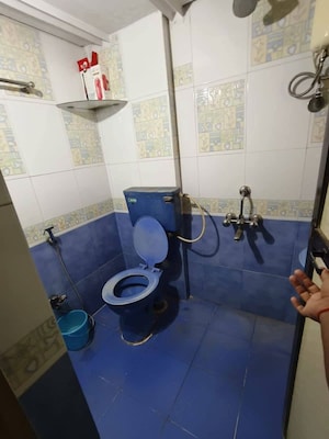 Team Area in 2 BHK Apartment at Galaxy Heights, Goregaon West – for Rent