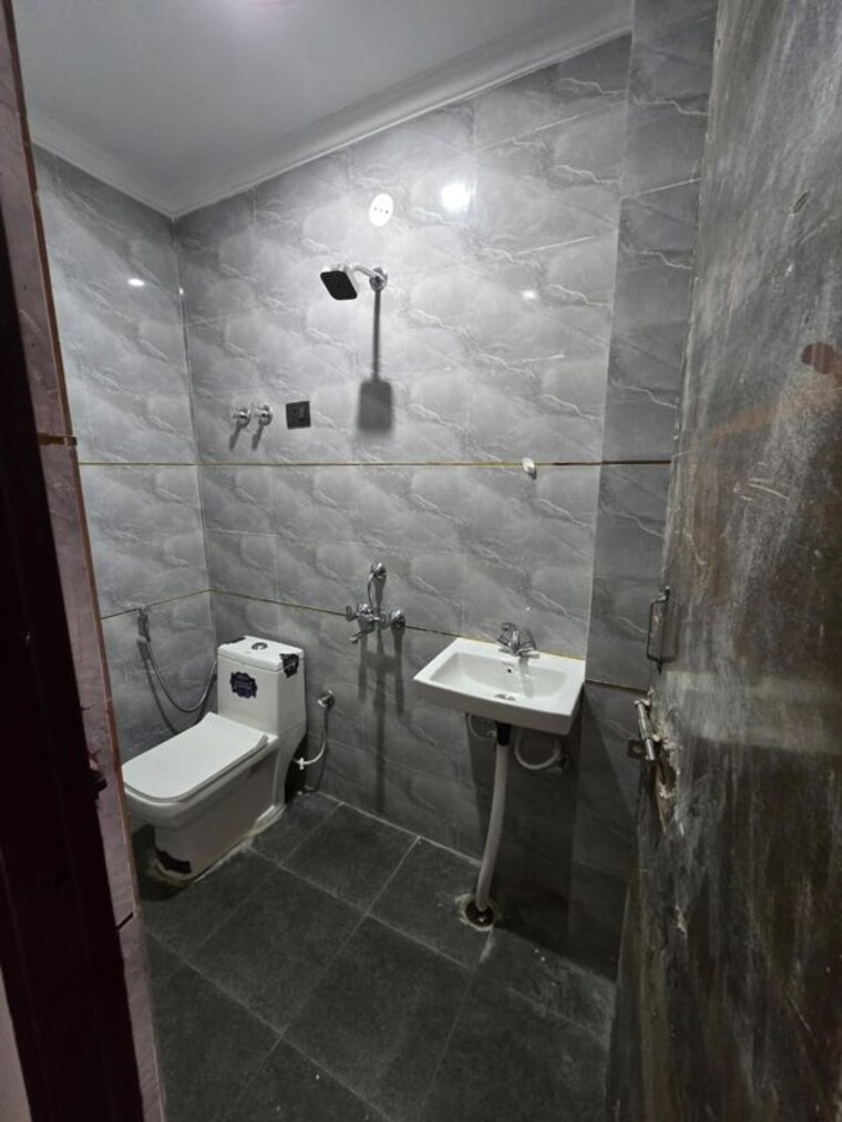 Bathroom, chattarpur 1 Bedroom 450 Sq.Ft. Builder Floor In Chattarpur Delhi 9973057