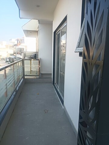 Balcony in 2 BHK Villa at Gaur Yamuna City, Gaur Yamuna City – for Rent