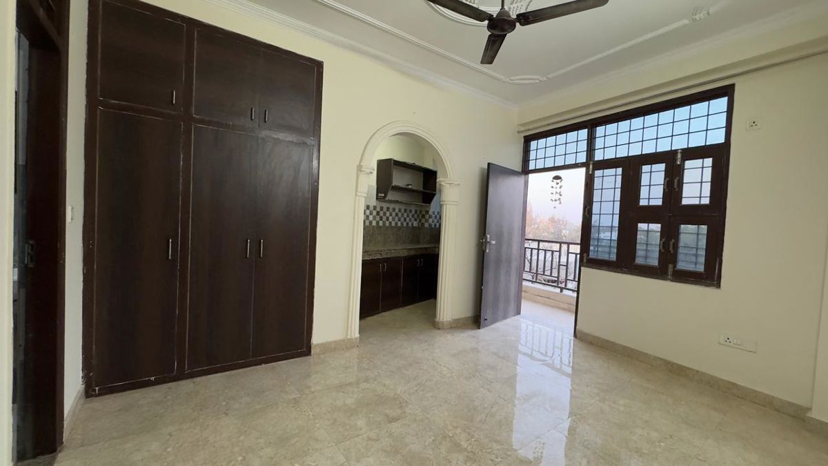 1 BHK + Servant Room Builder Floor For Rent in Chattarpur
