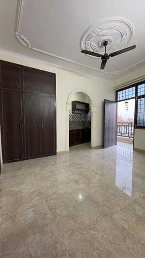 Room in 1 BHK Builder Floor at Chattarpur – for Rent