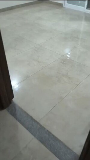 Room in 4 BHK Apartment at Wave City, Wave City – for Rent