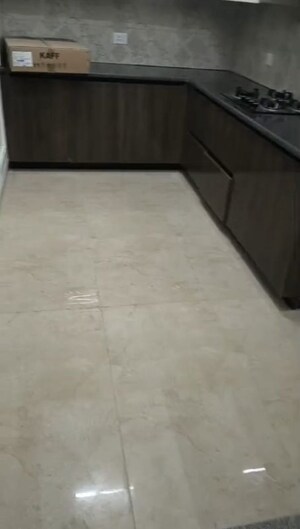 Room in 4 BHK Apartment at Wave City, Wave City – for Rent